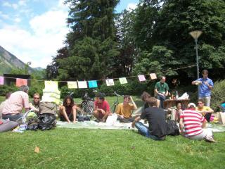 Photo de groupe des participants du pique-nique à Grenoble
